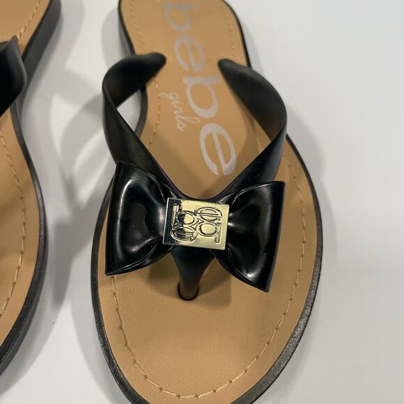🛍️4 for $20🛍️ Bebe Girls Size 5 Bow Flip Flops Sandals Shoes Black Silver - Picture 3 of 7